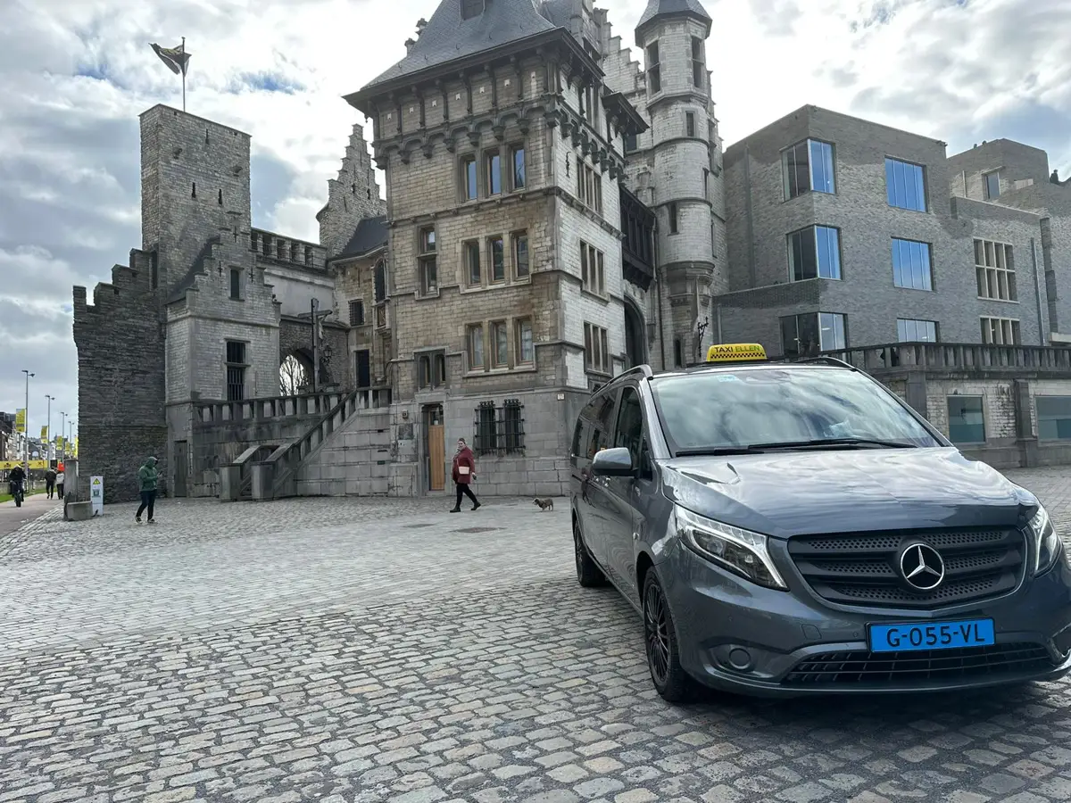 Mercedes Vito taxibus van Taxi Kaatsheuvel